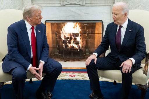 Presiden Amerika Serikat Joe Biden menjanjikan transisi pemerintahan yang mulus kepada Donald Trump yang menjadi pemenang dalam Pemilihan Presiden AS 2024. Trump akan dilantik sebagai Presiden AS ke-47 awal tahun depan.