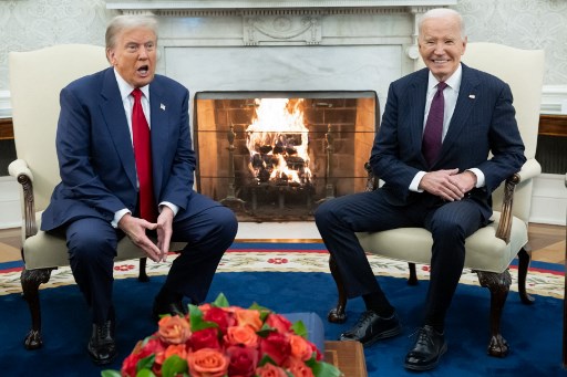 Hal tersebut disampaikan Biden dalam pertemuan perdananya dengan Trump setelah berakhirnya Pilpres 2024 di Gedung Putih, Washington DC, Rabu, 13 November 2024 waktu setempat.
