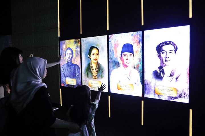 Pameran yang memberikan pengalaman virtual melalui sajian 'immersive' 14 karya yang berakar dari lukisan maestro Tanah Air Basoeki Abdullah, merupakan yang pertama di Indonesia. 