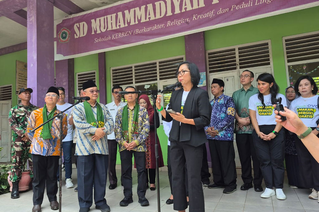 Lebih lanjut Abdul Mu'ti mengatakan Kemendikdasmen juga berupaya memberikan rekomendasi pola penyajian makan bergizi gratis kepada Badan Gizi Nasional. Ia berharap implementasi makan bergizi gratis dapat menyesuaikan dengan kondisi sekolah dan memberikan wadah kerja sama dengan warga sekitar sekolah.