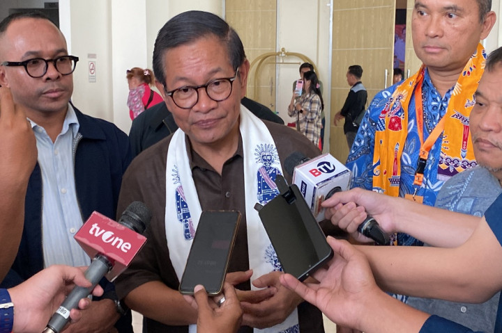 Dengan memperpanjang jam operasional taman Pramono yakin akan membuka peluang usaha baru bagi pedagang kaki lima. Kendati demikian Pramono tetap memberi catatan dengan tetap memperhatikan ketertiban bagi pedagang yang berjualan.