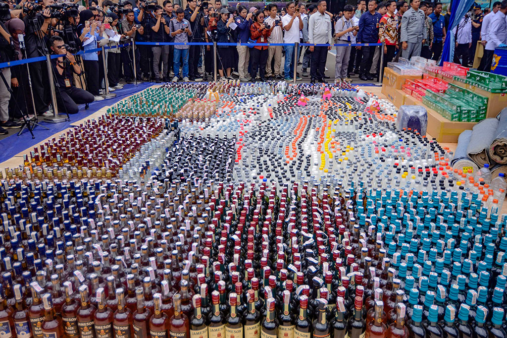 Menurut Sri Mulyani, angka penyelundupan komoditas ilegal di Indonesia terus meningkat, dengan tahun ini meningkat lebih dari 10 persen, atau 31.275 kali. 