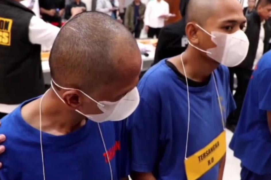 Selama satu pekan tersebut, Satresnarkoba Polrestabes Bandung berhasil menangkap 18 pengedar maupun bandar narkotika dari 14 kasus yang ditangani.