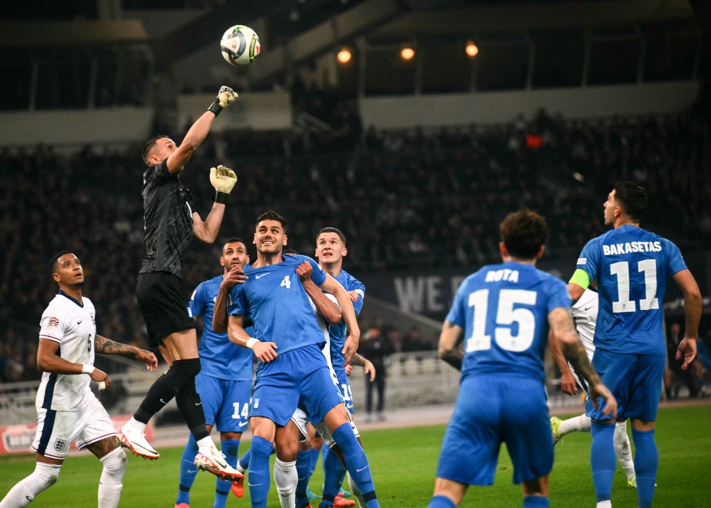 Skuad asuhan Lee Carsley menggandakan keunggulan pada menit ke-78 setelah tendangan Bellingham berujung gol bunuh diri Vlachodimos.