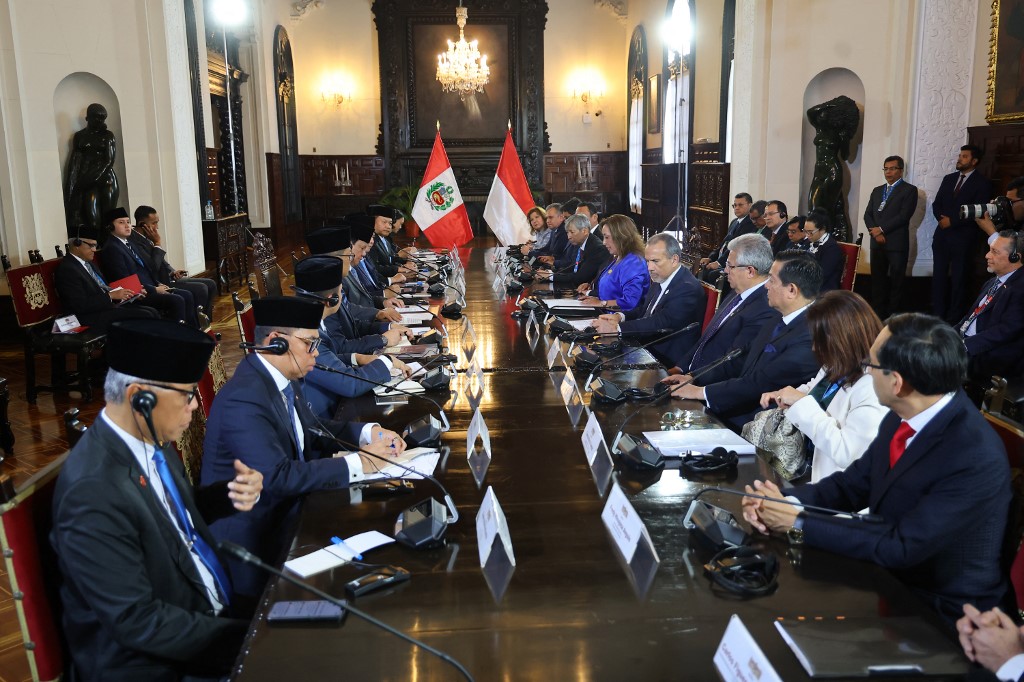 Sebagai kunjungan resminya yang pertama sejak dilantik sebagai presiden, Prabowo mengucapkan terima kasih atas sambutan luar biasa dari Presiden Peru.