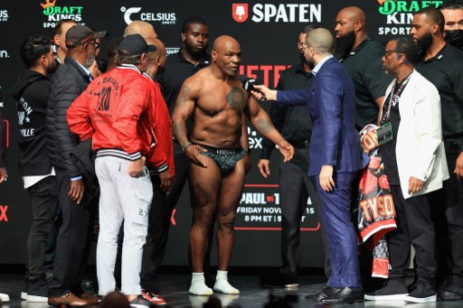 Tyson yang terlihat marah membutuhkan beberapa saat untuk menenangkan diri dan hanya memberikan jawaban tiga kata ketika ditanya tentang tindakannya menampar wajah Paul. 