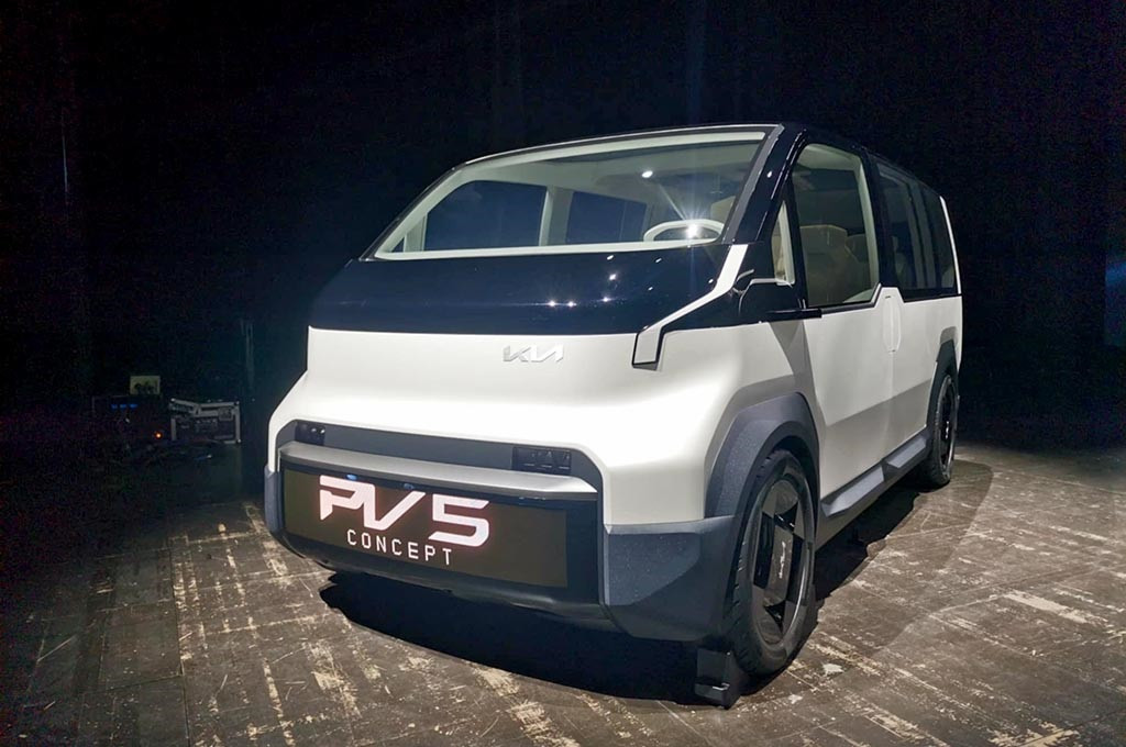 Mobil ini menawarkan konsep kendaraan niaga masa depan berbasis energi listrik murni (battery electric vehicle/BEV).