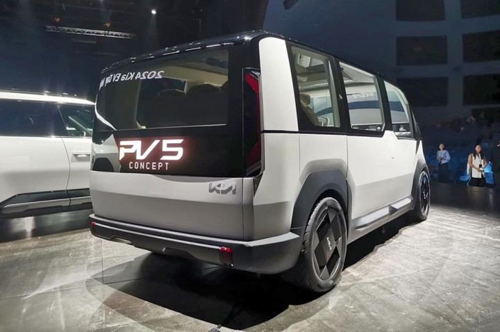 Mobil konsep ini menggunakan platform beyond vehicle (PBV). Konsep PBV menjadi solusi mobilitas yang bertujuan untuk memenuhi kebutuhan penggunanya dengan mudah.