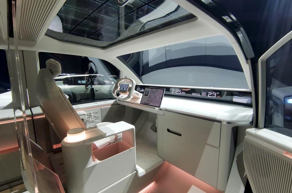 Kia menerapkan konsep easy swap atau kemudahan saling bertukar untuk menggambarkan teknologi masa depan ini.