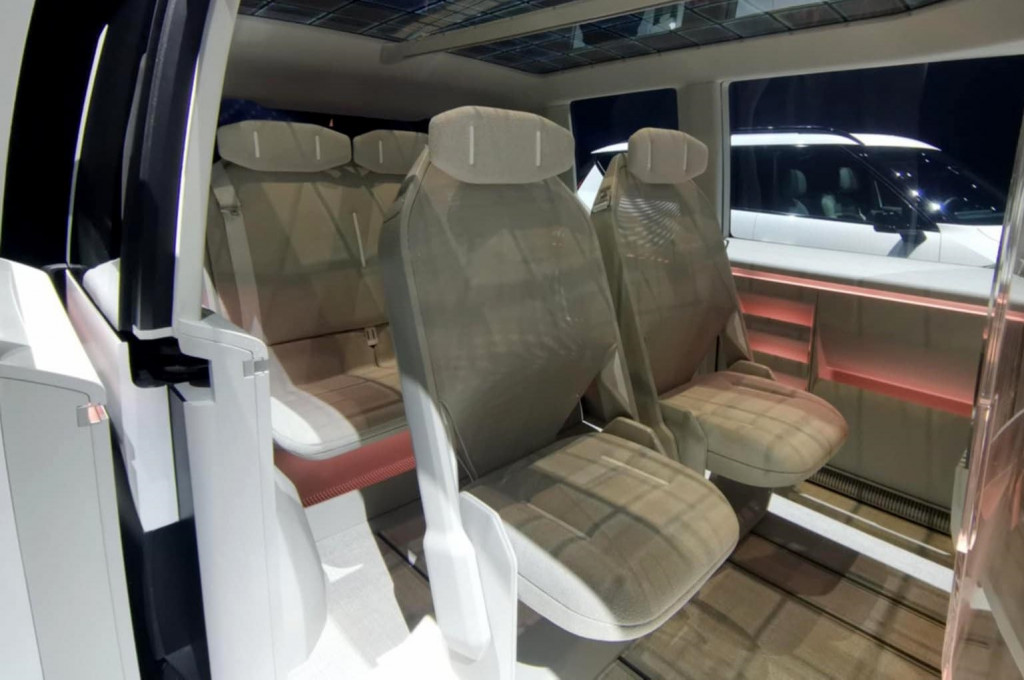 Fase pertama rencana ini adalah perkenalan Kia PV5. Model EV ini dibuat untuk kebutuhan logistik dan beragam utilitas lainnya.