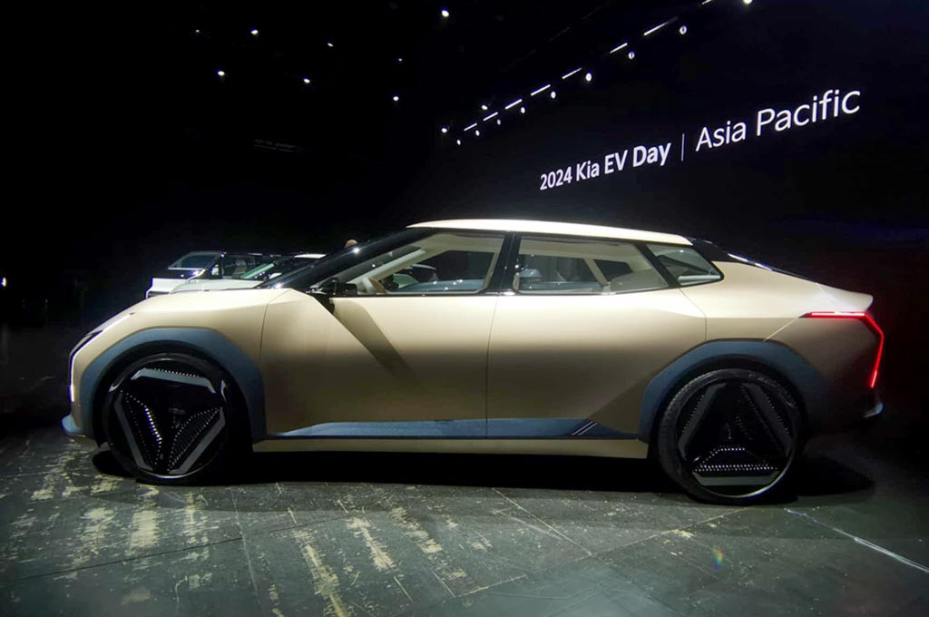 EV4 Concept mengusung konsep Power to Progress dari filosofi desain Opposites Untied. Adapun Power to Progress memilki fokus akan keterampilan, keahlian, dan kreativitas yang kemudian dikembangkan sehingga jadi basis desain Kia saat ini.