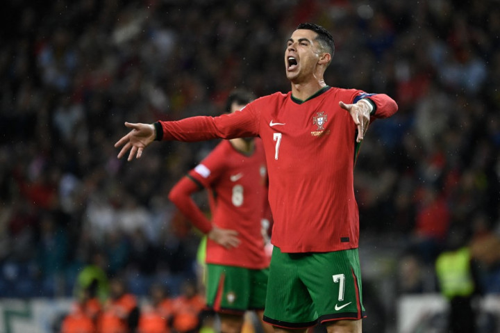 Portugal mendapat hadiah penalti setelah Jakub Kiwior melakukan handball.
  
Ronaldo maju sebagai eksekutor, dia sukses mengecoh kiper Marcin Bulka dan mengarahkan bola ke tengah gawang