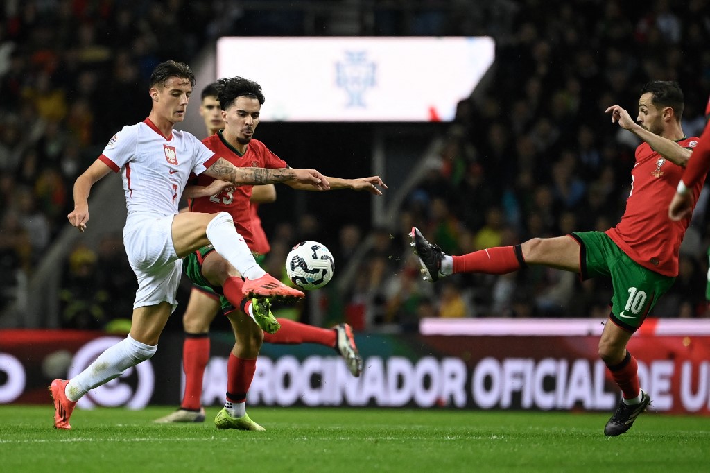 Polandia baru bisa mencetak gol balasan pada menit ke-89. Dominik Marczuk menipiskan skor 1-5 setelah tembakannya dari kotak penalti menaklukkan Diogo Costa.