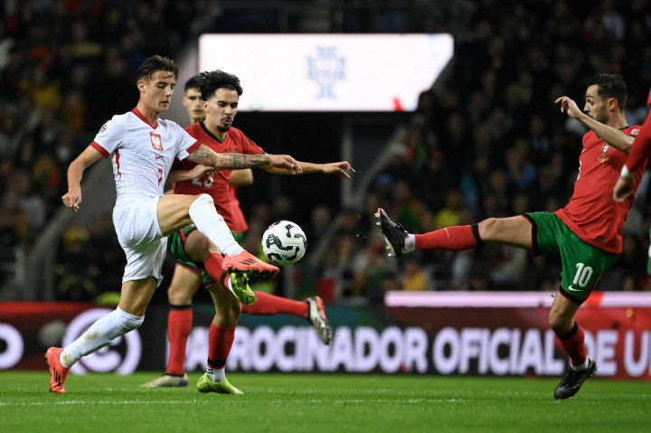 Polandia baru bisa mencetak gol balasan pada menit ke-89. Dominik Marczuk menipiskan skor 1-5 setelah tembakannya dari kotak penalti menaklukkan Diogo Costa.