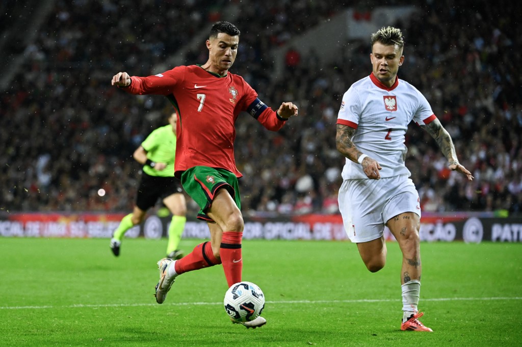 Cristiano Ronaldo mencetak dua gol saat tim nasional (timnas) Portugal mencukur Polandia 5-1 dalam matchday ke-5 Liga A Grup 1 UEFA Nations League di Stadion do Dragao, Porto pada Sabtu, 16 November 2024 dini hari WIB.