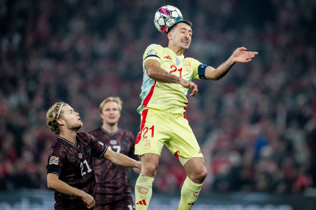 Tim nasional (timnas) Spanyol meraih kemenangan tipis 2-1 atas Denmark dalam matchday ke-5 UEFA Nations League 2024/25 yang digelar di Parken Stadium, Copenhagen pada Sabtu, 16 November 2024 dini hari WIB.