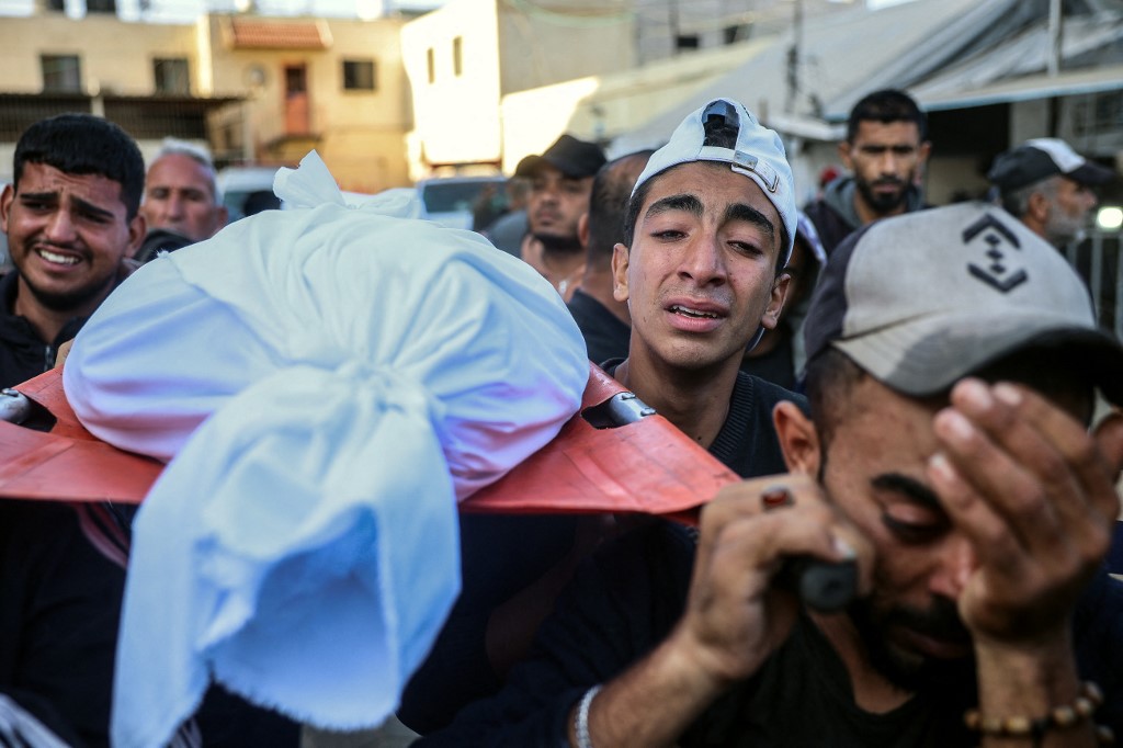 Dengan mengabaikan resolusi Dewan Keamanan PBB yang menyerukan gencatan senjata segera, Israel telah melanjutkan serangan brutal di Jalur Gaza sejak serangan oleh kelompok Palestina Hamas pada 7 Oktober 2023.