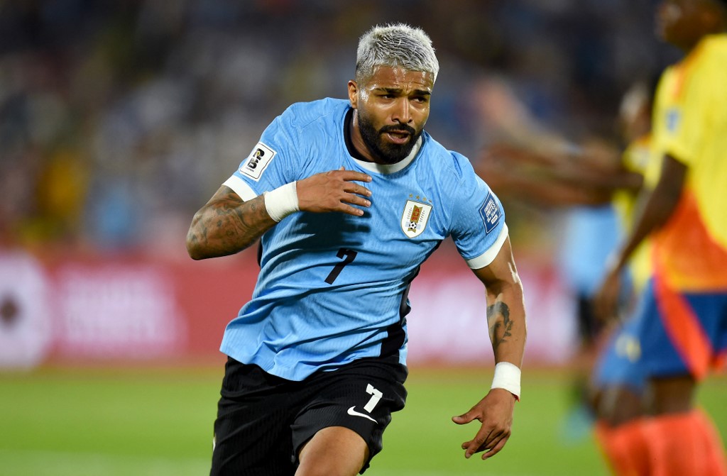 Uruguay mampu menyamakan kedudukan pada menit ke-57 akibat bek Kolombia Davidson Sanchez salah mengantisipasi tendangan sudut dan bola berbalik arah ke gawang sendiri. Skor imbang 1-1. Uruguay hanya perlu waktu empat menit untuk membalikkan kedudukan. Melalui skema serangan cepat, Mathias Olivera mengirimkan umpan terukur yang langsung diselesaikan dengan sepakan Rodrigo Aguirre dan mengubah kedudukan menjadi 2-1.