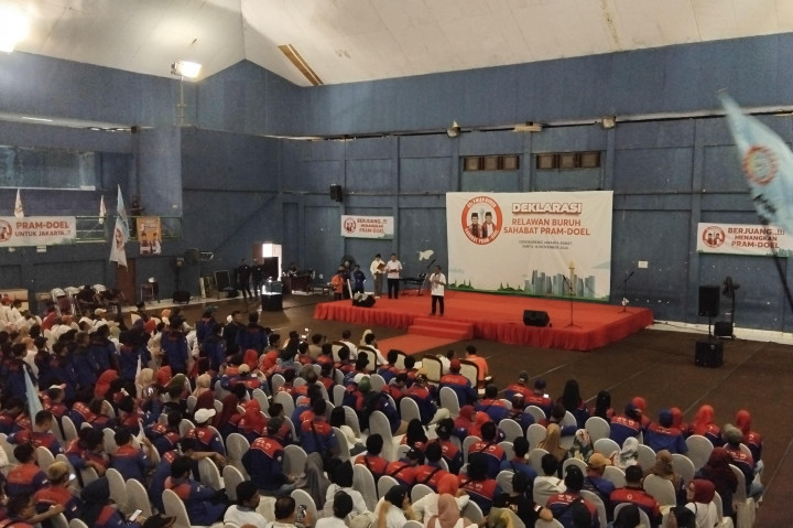 “Jangan tidak digunakan hak pilih itu dan saudara-saudara yang akan menjadi salah satu penentu apakah Pramono Anung Dul ini menang satu putaran,” kata Pramono kepada wartawan di kawasan Cengkareng, Jakarta Barat, Sabtu, 16 November 2024.