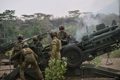 Tampak Tentara Nasional Indonesia dan Angkatan Bersenjata Australia itu bersama-sama menunjukkan kemampuan dan keterampilan dalam melaksanakan tugas operasi. Selain kemampuan dan keterampilan, para prajurit dari kedua negara itu juga menunjukkan keahlian dalam mengoperasionalkan alat utama persenjataan (alutsista).