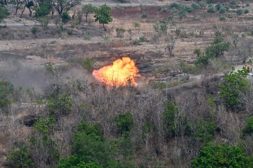 Dua unit tank leopard dengan kecepatan 450 knot, kekuatan bantuan tembakan dari angkatan udara, pesawat F-16 dan alutsista darat pendukung bantuan tembakan lintas datar dan lintas lengkung terdiri dari dua pucuk Meriam 105 mm howitzer, 84 mm, javeline, mortir 81 dan berbagai senjata infanteri ringan serta senjata mesin lainnya. 