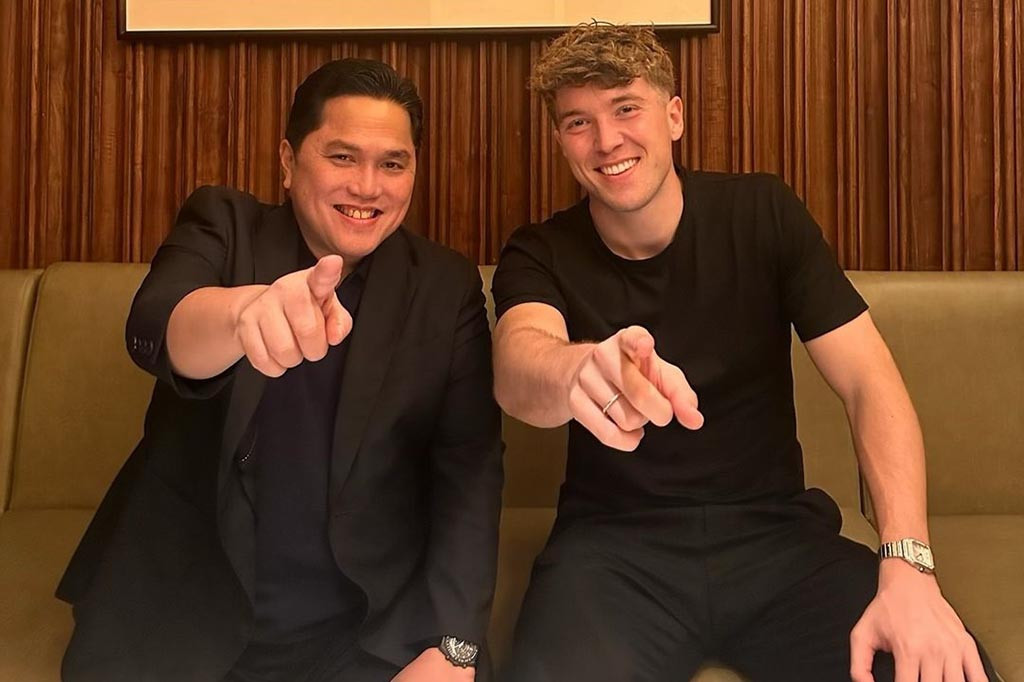 Ketua Umum PSSI Erick Thohir memberikan isyarat segera menaturalisasi pemain FC Utrecht Ole Romeny untuk membela timnas Indonesia. Hal itu terlihat dari unggahan akun resmi Instagram Erick Thohir @erickthohir, Sabtu, 16 November 2024.