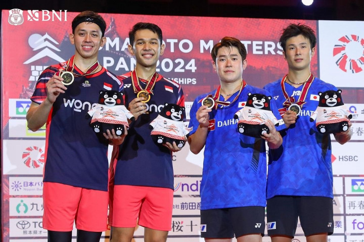 Fajar/Rian mengalahkan pasangan tuan rumah Takuro Hoki/Yugo Kobayashi lewat rubber game, 21-15, 17-21 dan 21-17 di Kumamoto Prefectural Gymnasium, Jepang, Minggu, 17 November 2024.