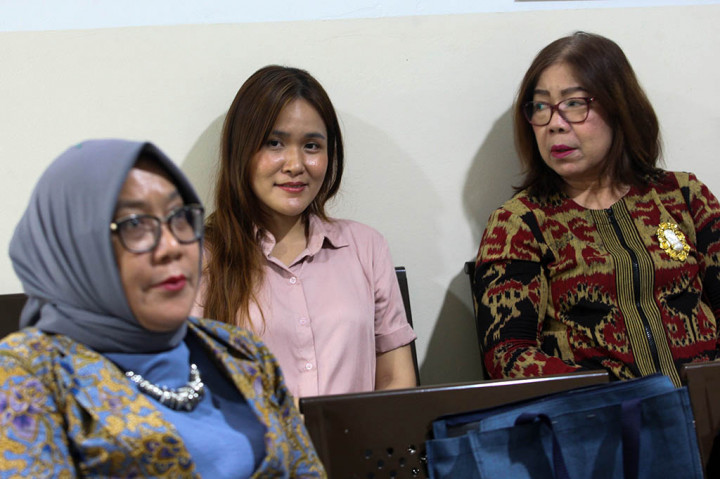 Pihak Jessica Wongso memilih meninggalkan ruang sidang (walk out) karena merasa keberatan dengan Jaksa Penuntut Umum (JPU) yang menghadirkan saksi ahli untuk diperiksa sebab sidang PK adalah panggung bagi pemohon. 