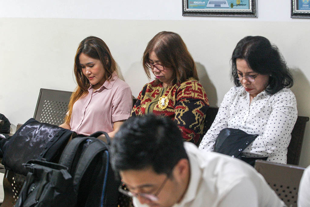 Penasihat hukum Jessica, Hidayat Bostam mengatakan pihaknya keberatan apabila dalam persidangan permohonan PK, jaksa penuntut umum sebagai termohon menghadirkan ahli untuk diperiksa karena permohonan PK merupakan panggung kliennya sebagai pemohon.