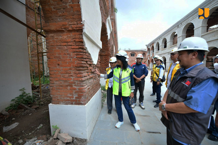 Kementerian Pekerjaan Umum (PU) melakukan penataan Kawasan Benteng Pendem Ambarawa (Benteng Fort Willem 1) di Kabupaten Semarang, Jawa Tengah. Progres pekerjaan saat ini telah mencapai 84,4 persen. 
