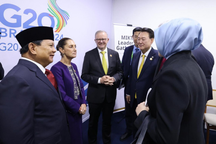 Presiden Republik Indonesia, Prabowo Subianto, menghadiri MIKTA Leaders’ Gathering yang ke-2 di sela-sela pelaksanaan KTT G20 di Rio de Janeiro, Brasil, pada Senin, 18 November 2024. Pertemuan yang diselenggarakan oleh Meksiko sebagai Ketua MIKTA 2024 ini berlangsung di salah satu ruangan yang ada di Museum of Modern Art (MAM), Rio de Janeiro.