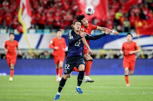 Samurai Biru masih terlalu perkasa setelah mengalahkan Tiongkok 3-1. Koki Ogawa menyumbangkan dua gol untuk Jepang, sementara satu gol lainnya dicetak oleh Ko Itakura. Tiongkok hanya bisa memperkecil ketertinggalan melalui gol Lin Liangming.