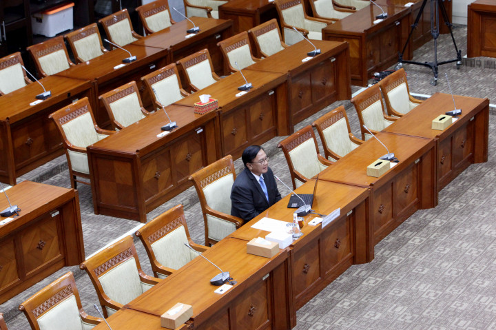 Dari 10 peserta calon Dewas KPK, yang paling pertama mengikuti uji kelayakan dan kepatutan itu yakni Mirwazi yang merupakan purnawirawan Polri. Dia mengikuti ujian itu pada pukul 08.30 WIB.