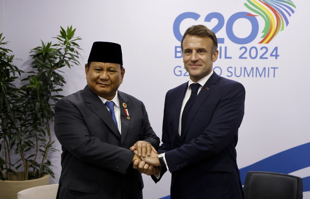 Prabowo membalas ucapan Macron dengan mengungkapkan terima kasih, khususnya atas dikirimnya utusan khusus Macron dari Prancis di hari pelantikan Prabowo 20 Oktober silam.