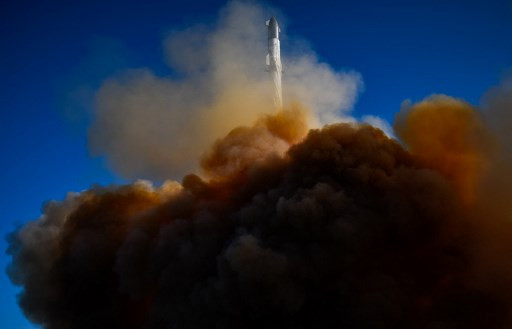 SpaceX berhasil melakukan peluncuran keenam roket Starship-nya pada Rabu, 20 November 2024. Namun, mereka tidak mencoba menangkap pendorong tahap pertama megaroket Starship di 'lengan sumpit' menara peluncurannya, dan memilih  mendarat di laut.