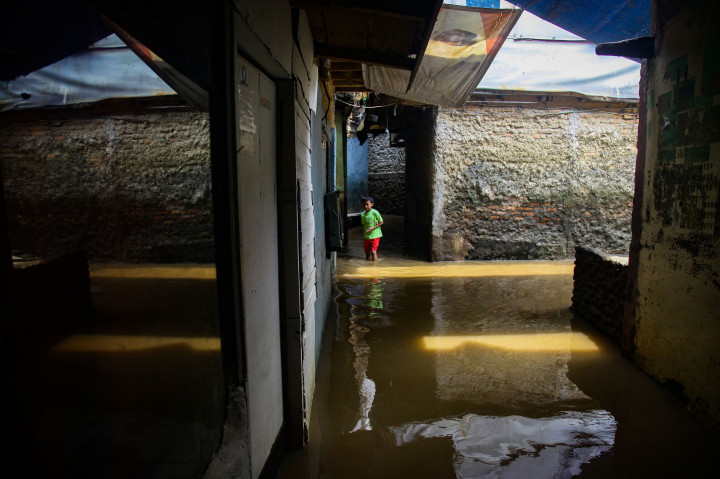 Menurut BMKG, fenomena La Nina berdampak pada meningkatnya curah hujan yang lebih tinggi pada awal musim penghujan. 