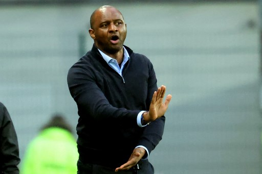 Pria 48 tahun itu menggantikan Alberto Gilardino yang dipecat pada Selasa, 19 November, dengan situasi klub berada di posisi ke-17 di klasemen. Genoa hanya unggul satu poin di atas zona degradasi.