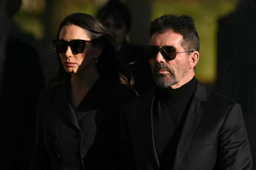 Di antara para pelayat adalah pacar Payne, Kate Cassidy, aktor dan presenter James Corden, mantan pemain sepak bola Robbie Keane, serta maestro musik Simon Cowell yang membentuk One Direction.