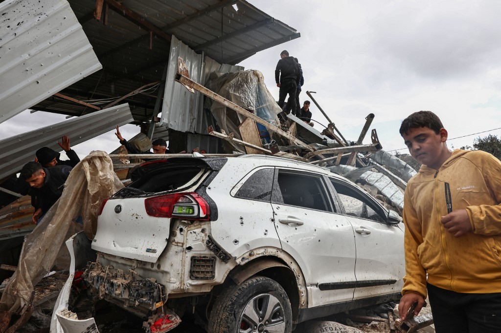 Ia menjelaskan bahwa puluhan rumah hangus terbakar atau hancur, sementara empat kilometer jalan serta infrastruktur air dan limbah dihancurkan selama operasi tersebut.