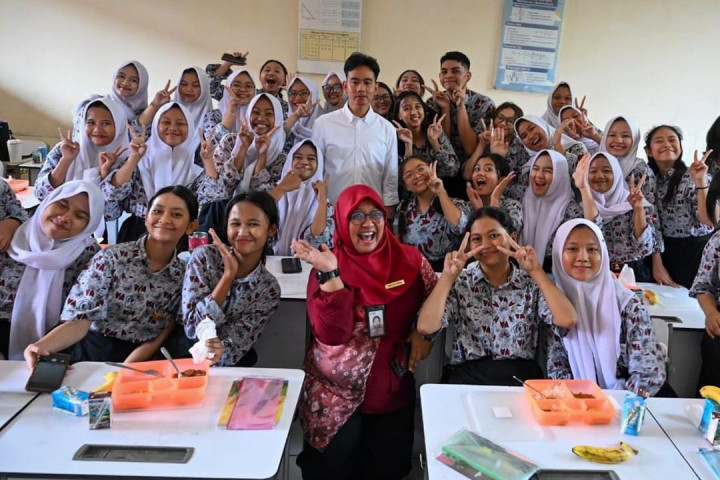 Wapres memberikan apresiasi kepada SMKN 3 Tangerang atas kontribusinya dalam menyiapkan dan menyajikan 864 paket menu bergizi. Adapun menu yang disajikan ialah nasi, ayam teriyaki, tumis buncis wortel bakso, pisang, dan susu.