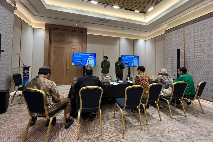 Institut Teknologi PLN (ITPLN) menorehkan prestasi gemilang dalam Lomba Kreativitas dan Inovasi Terapan Energi Baru Terbarukan 2024, kompetisi bergengsi tingkat nasional yang diikuti oleh perguruan tinggi jenjang D1 hingga S1.