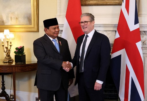 Presiden RI Prabowo Subianto dan Perdana Menteri (PM) Inggris Keir Starmer dalam pertemuan bilateral pada Kamis, 21 November 2024, menyetujui bahwa gencatan senjata di Gaza perlu dilakukan segera oleh Israel sebagai bagian penyelesaian konflik di kawasan Timur Tengah.