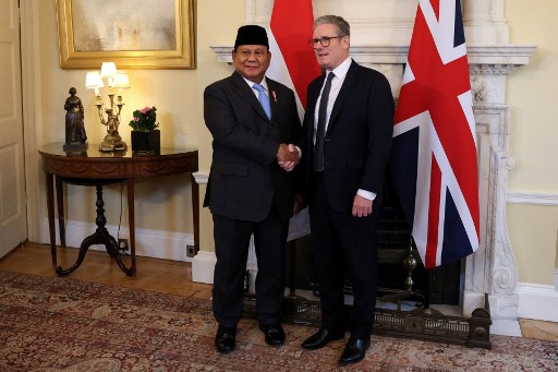 Indonesia dan Inggris menyatakan prihatin terhadap konflik yang tengah berlangsung dan mendorong agar pembebasan semua sandera serta penyaluran kemanusiaan yang cepat dan tanpa hambatan bisa dipenuhi.