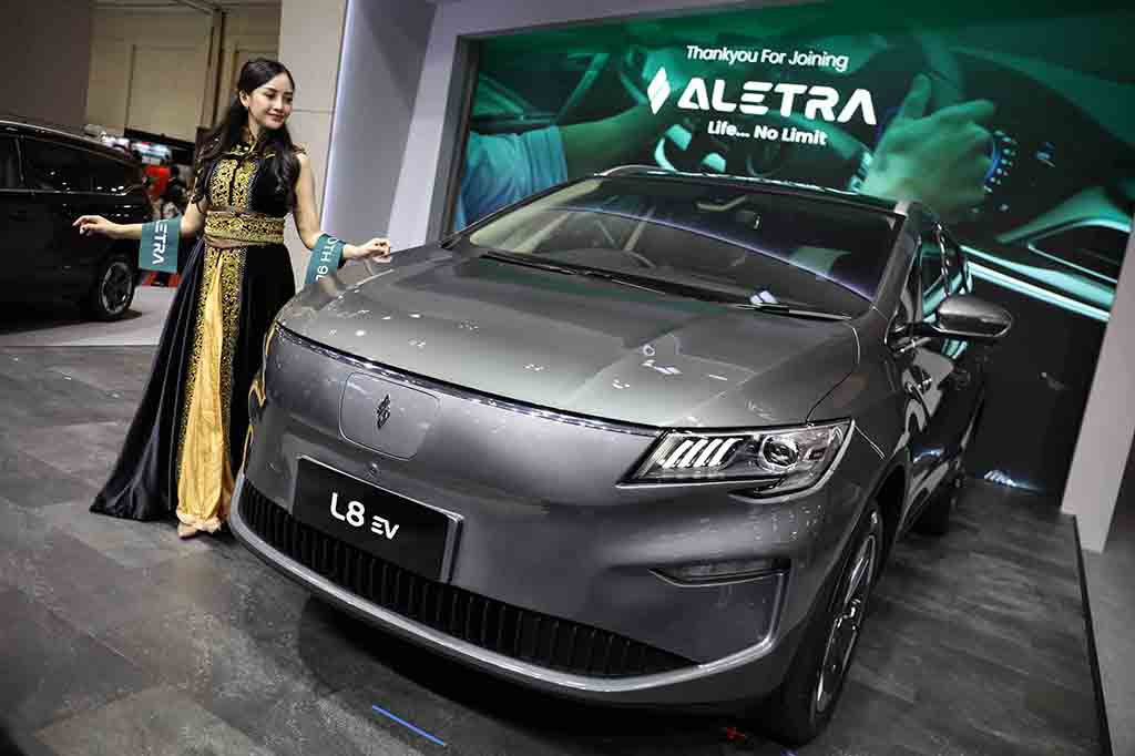 PT Aletra Mobil Nusantara resmi meluncurkan produk pertamanya di Indonesia Aletra L8 EV, mobil listrik bertipe MPV 7-seater (Multi-Purpose Vehicle/kendaraan multifungsi dengan 7 kursi). 