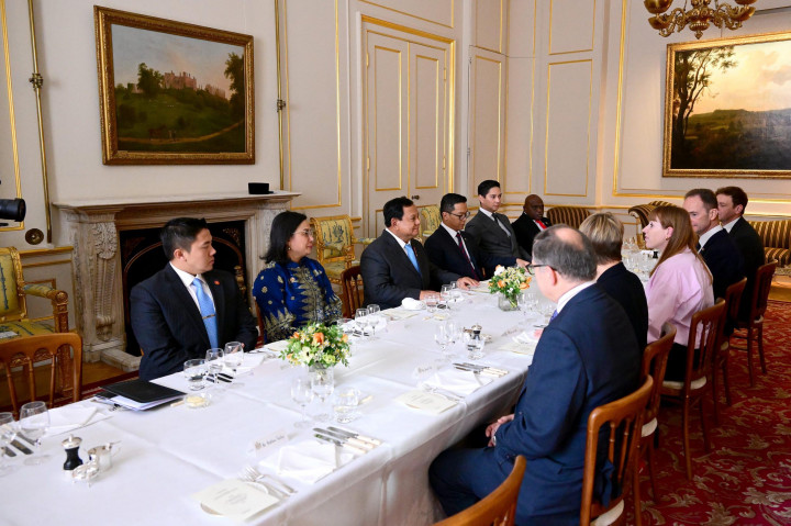 “Harapannya kita dapat mengembangkan hubungan (bilateral) di masa mendatang dengan pemerintahan ini,” ujar Angela Rayner dalam pengantarnya.