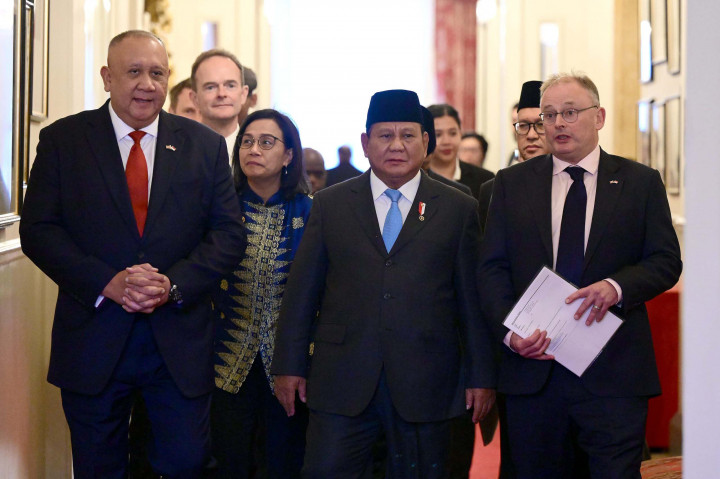 Lawatan Presiden Republik Indonesia, Prabowo Subianto, ke Inggris berhasil membawa komitmen investasi sebesar 8,5 miliar dolar AS setelah bertemu sejumlah pemimpin perusahaan. Kepala Negara menegaskan bahwa hasil tersebut menunjukkan optimisme para pelaku usaha Inggris terhadap ekonomi Indonesia.