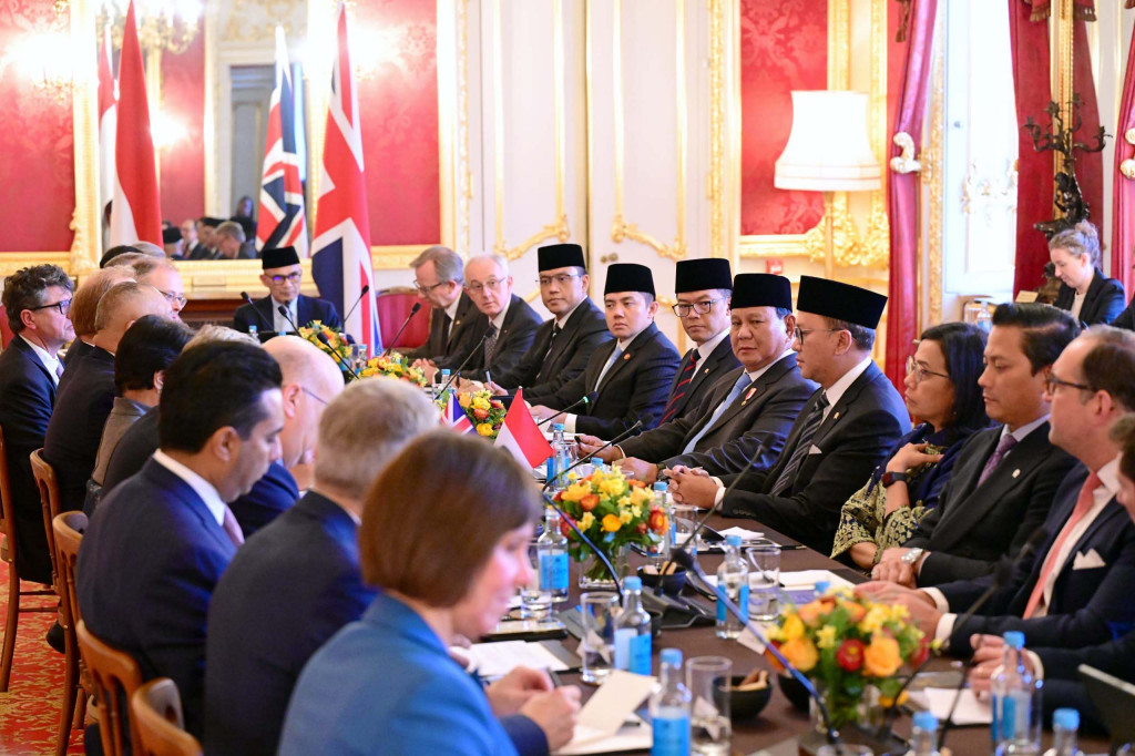 Presiden juga menekankan bahwa kepercayaan global terhadap Indonesia terus meningkat, sebagaimana terlihat dari kunjungan sebelumnya ke Brasil, Amerika Serikat, dan Tiongkok. Selain itu, komitmen pemerintah terhadap tata kelola yang bersih dan efisien juga menjadi salah satu daya tarik utama bagi investor.