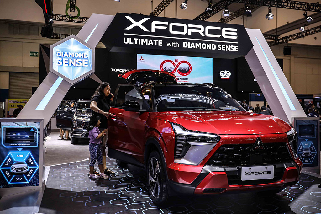 Sementara fitur keselamatan tipe terbaru ini terdiri dari adaptive cruise control (ACC), automatic high beam (AHB), forward collision mitigation (FCM), lead car departure notification system (LCDN), blind spot warning (BSW), rear cross traffic alert (RCTA), auto headlight, auto rain sensor, dan juga rear camera.