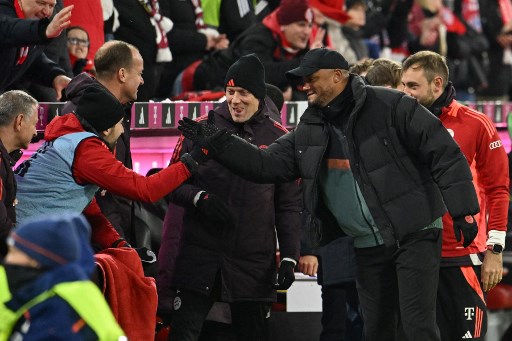 Muenchen kukuh di puncak klasemen Liga Jerman dengan 29 poin, unggul 8 poin atas RB Leipzig yang ada di urutan kedua. Sementara Ausburg di urutan 13 dengan 12 poin.