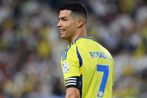 Bintang Portugal Cristiano Ronaldo berhasil mencetak gol ke-911 sepanjang karirnya pada laga Al-Nassr melawan Al-Qadsiah. Namun sayang, gol CR7  tersebut tak mampu menghindarkan timnya dari kekalahan tipis 1-2.